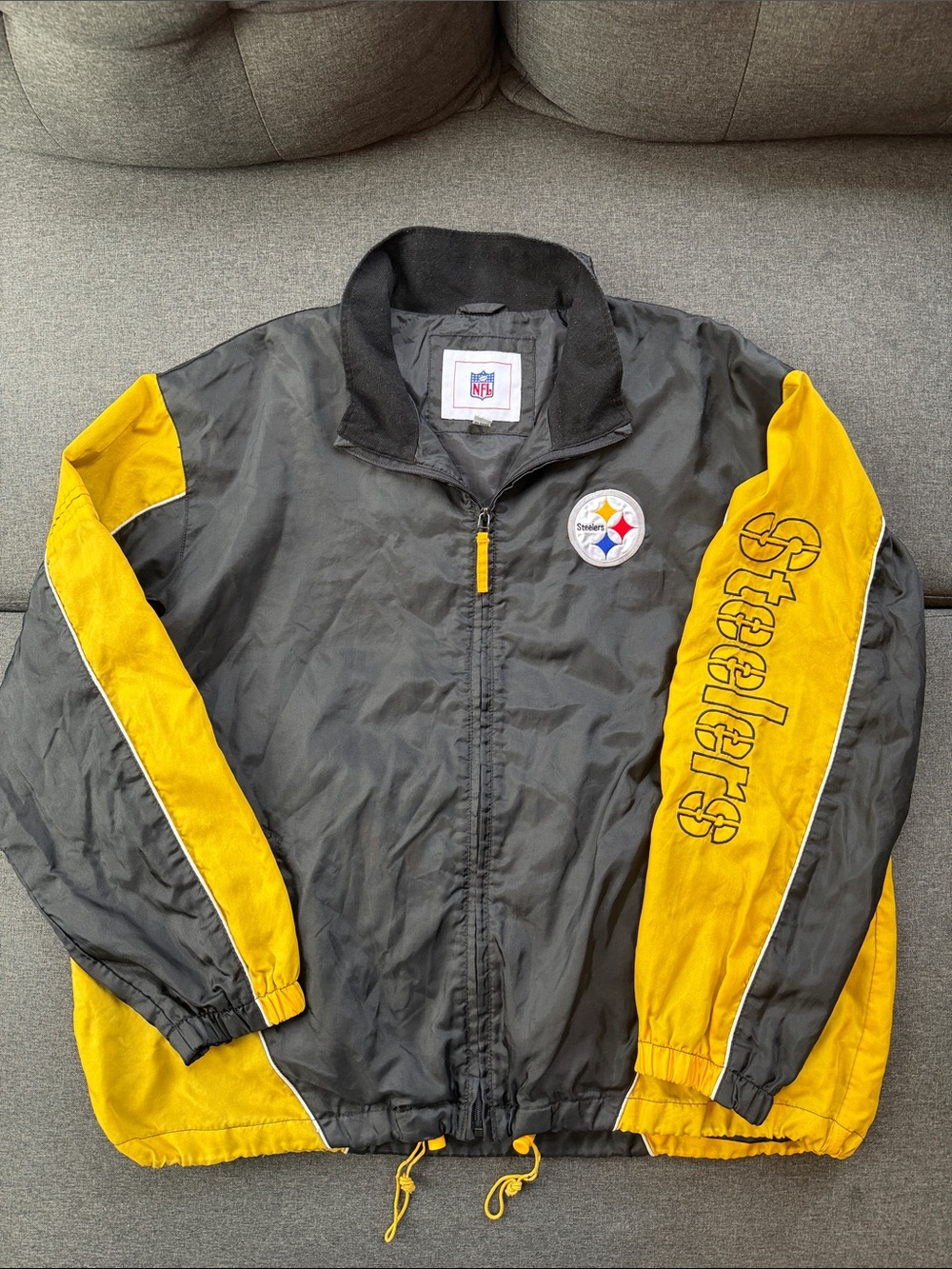 Vintage Pittsburgh Steelers NFL XL Black Yellow Nylon Windbreaker Jacket